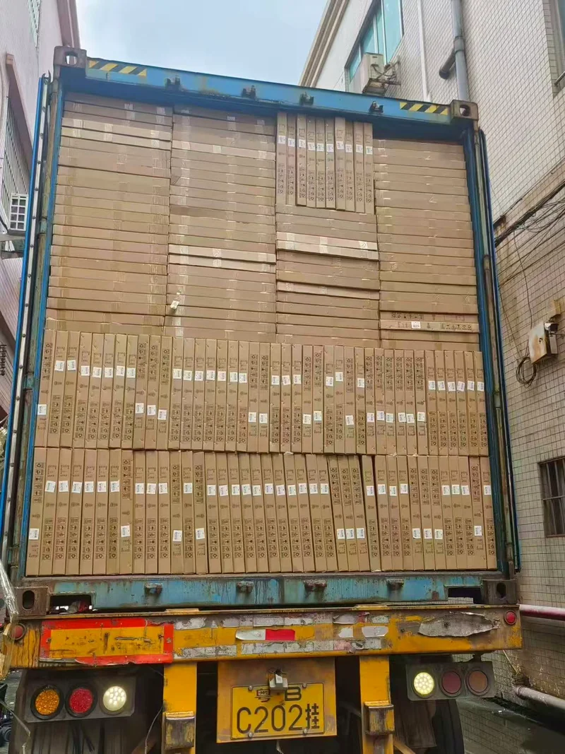 装柜，车尾视角